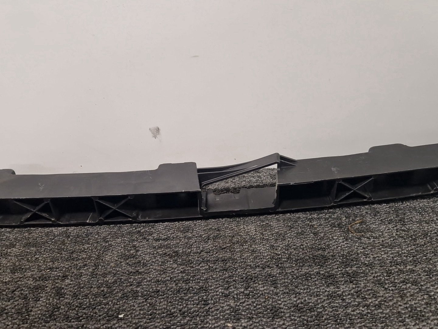 Audi A6 C7 Genuine Rear Centre Middle Bumper Holder Bracket 4G9807458