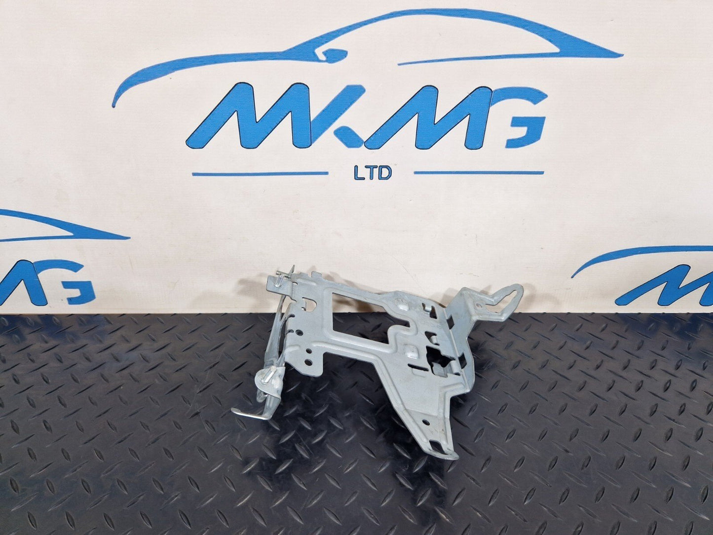14-21 MERCEDES BENZ C300h W205 FUSE BOX RELAY HOLDER BRACKET A2055451740