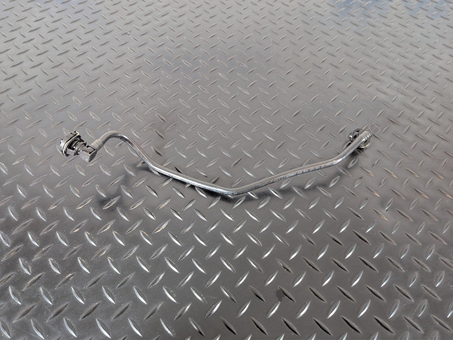 16-19 AUDI A4 B9 GENUINE OEM BREATHER VACUUM PIPE 8W0121081AK