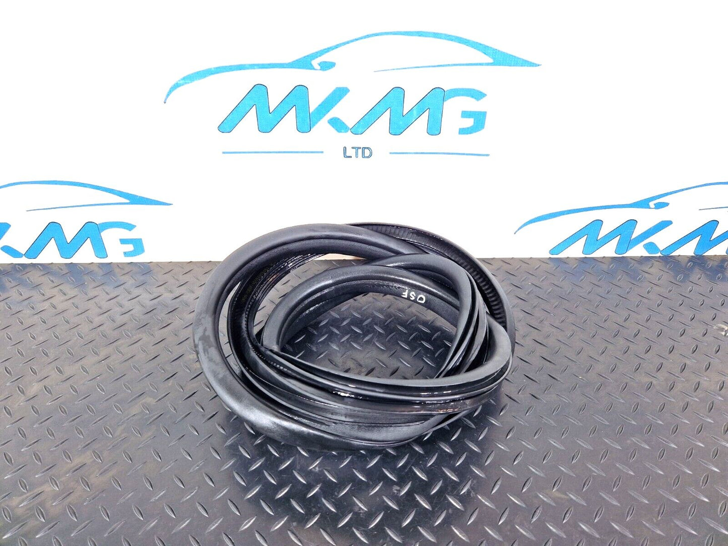 14-21 MERCEDES BENZ C200 W205 FRONT DOOR LEFT SIDE RUBBER SEAL A2056970051
