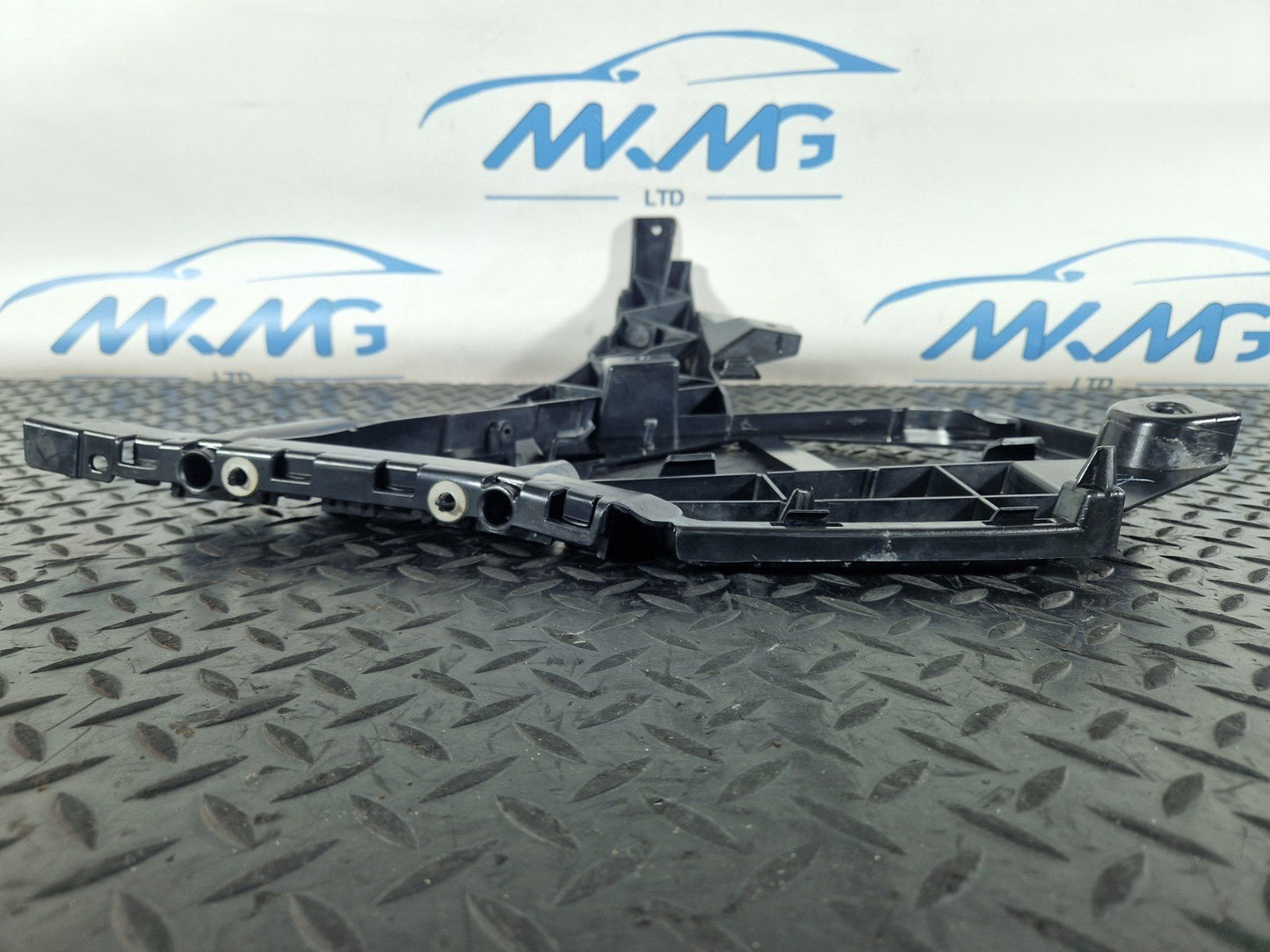 11-19 MERCEDES BENZ ML W166 GENUINE LEFT REAR BUMPER BRACKET  A1668851121