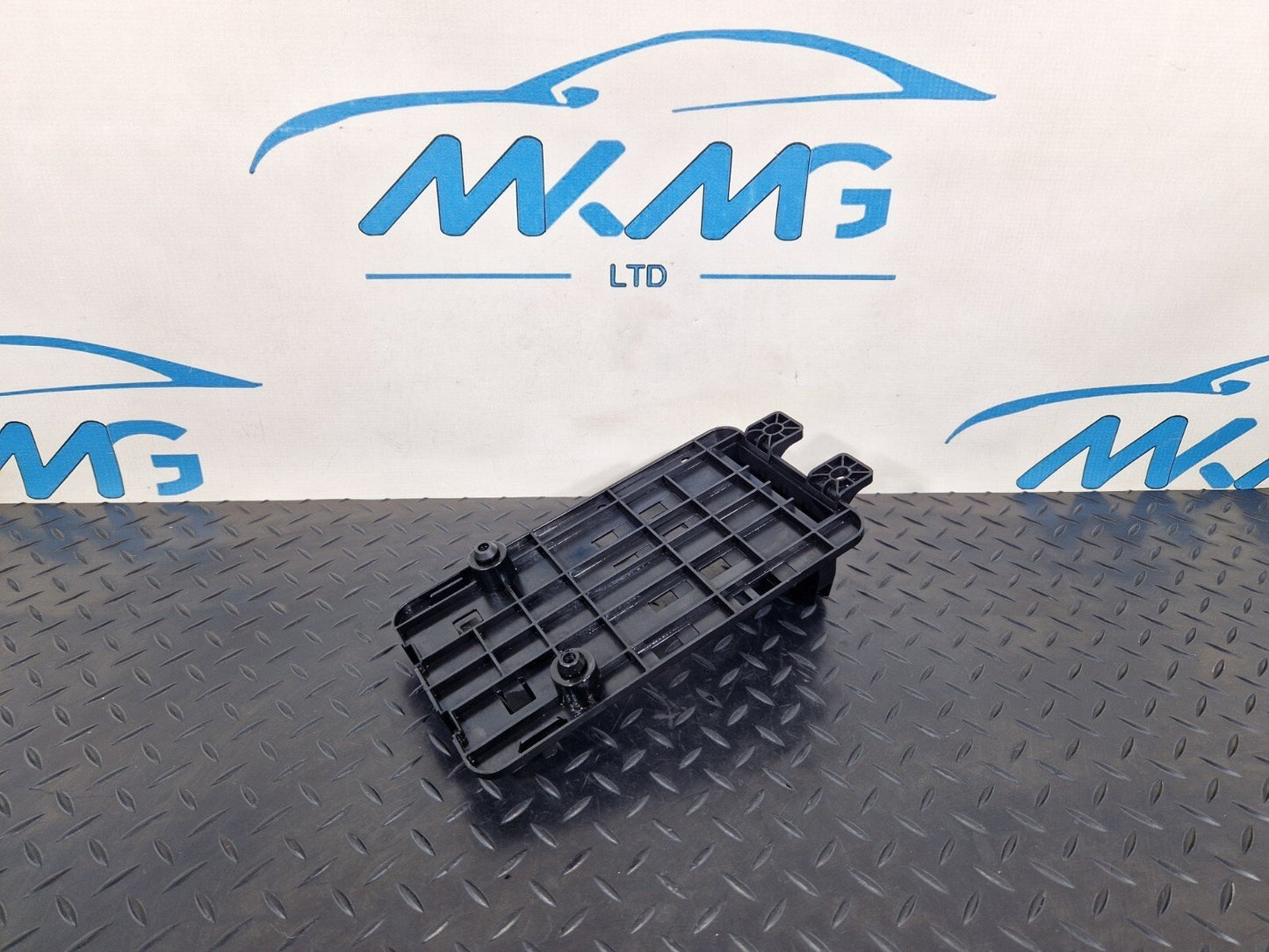 14-23 MERCEDES BENZ VITO W447 GENUINE CAN BUS HUB HOLDER A4475452040
