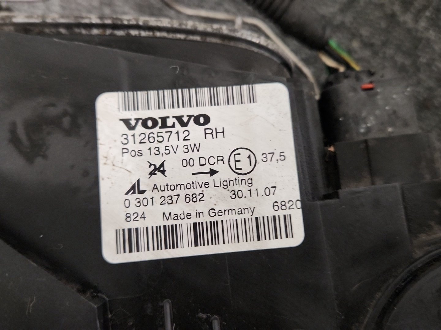 Volvo S40 MK2 (MS) Saloon Genuine Front Right O/S Driver Headlight 31265712