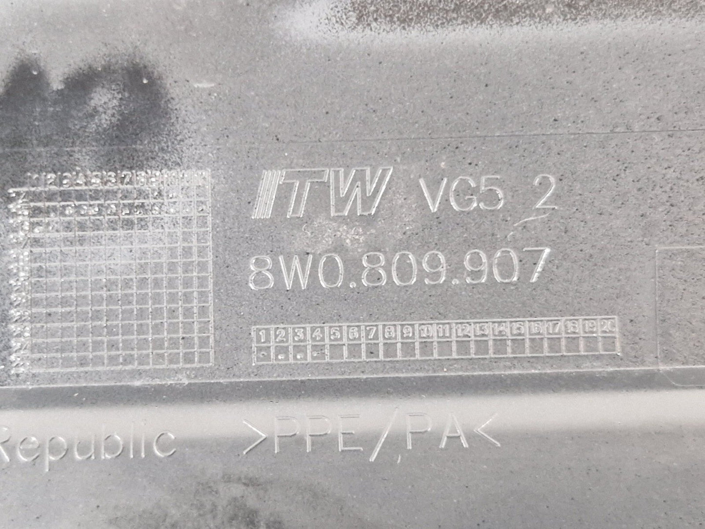 16-19 AUDI A4 B9 AVANT GENUINE FUEL DOOR IN BLACK 8W0809907