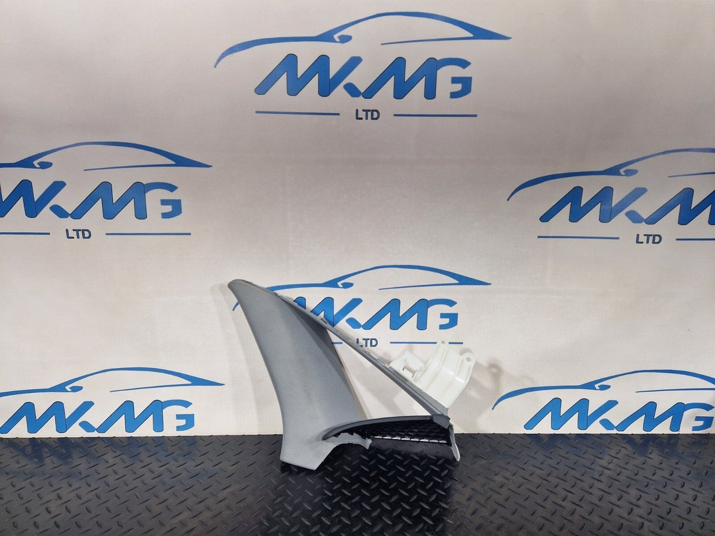 16-19 AUDI A4 B9 SALOON GENUINE REAR RIGHT C-PILLAR TRIM 8W5867288