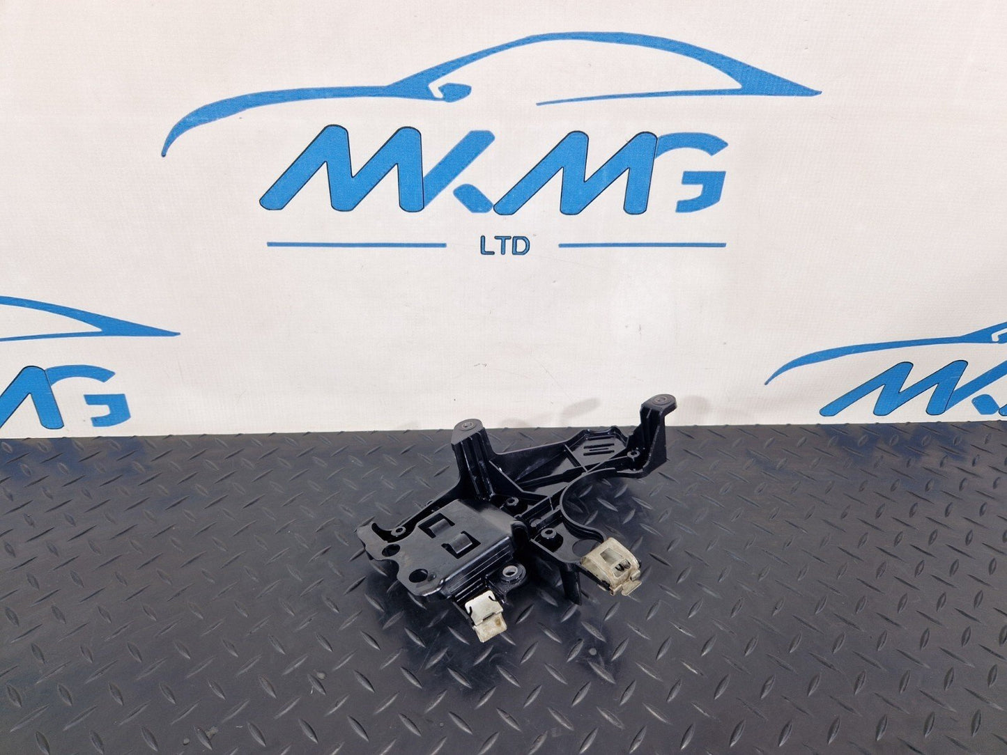 19-ON MERCEDES BENZ B CLASS W247 SUPPORT MOUNT HOLDER BRACKET A6541425400