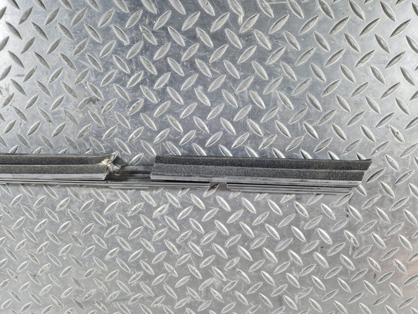 OEM MERCEDES C CLASS W205 REAR LEFT WINDOW SEALING RAIL DOOR STRIP A2057350365