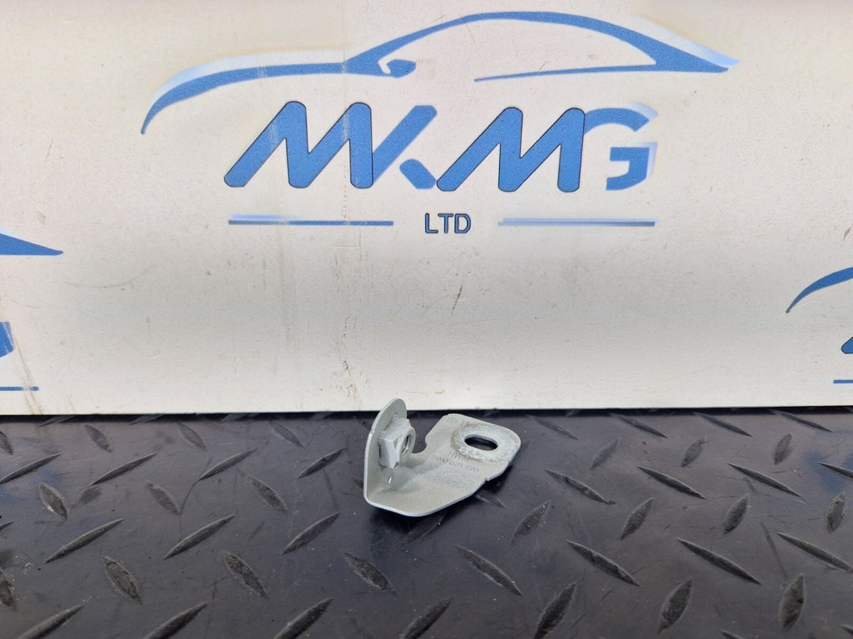Audi A4 B9 front right wing bracket 8W0821470