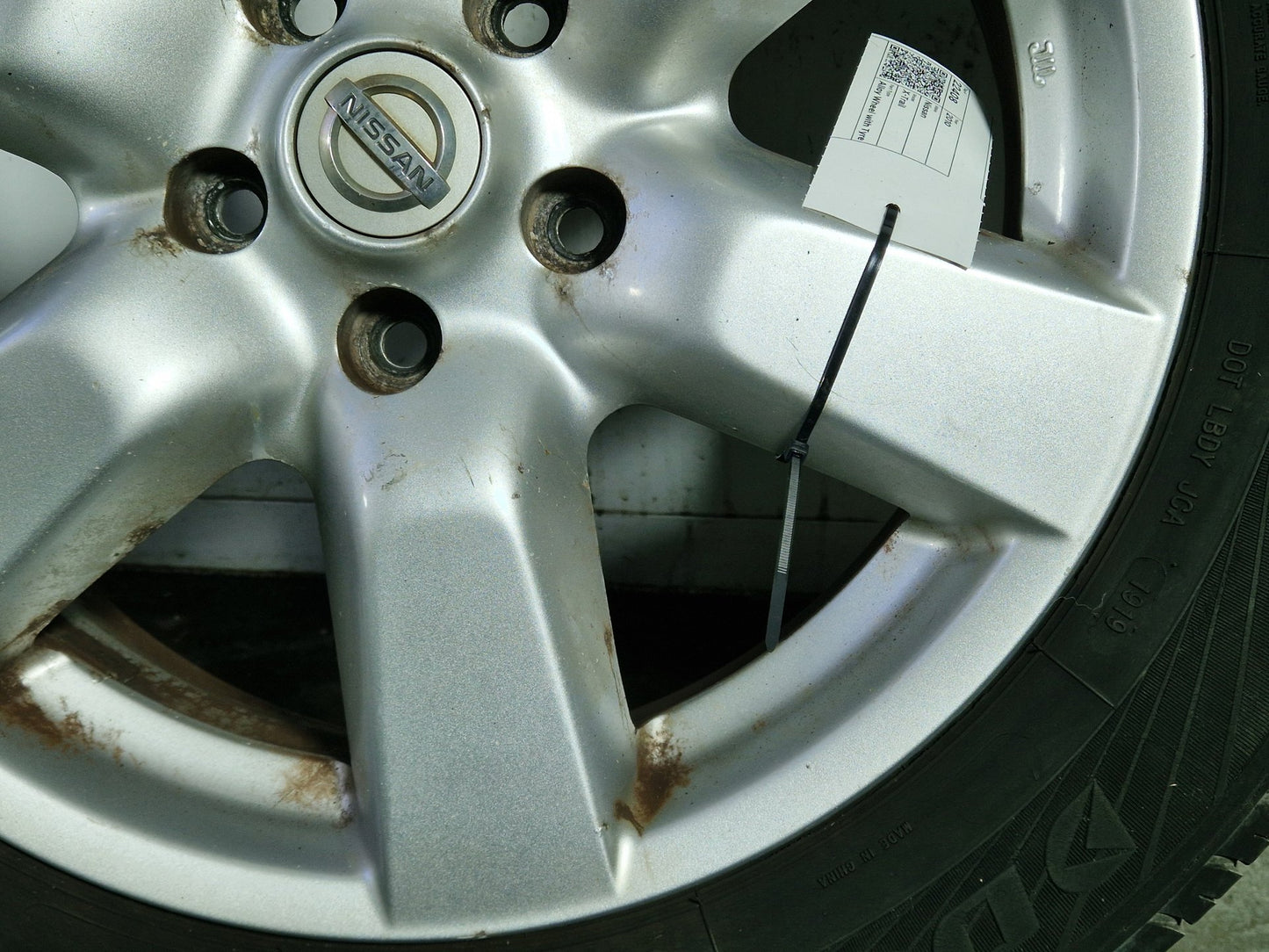 Nissan X-Trail MK2 (T31) 17" Alloy Wheel with Tyre 215/60/17 ~5mm