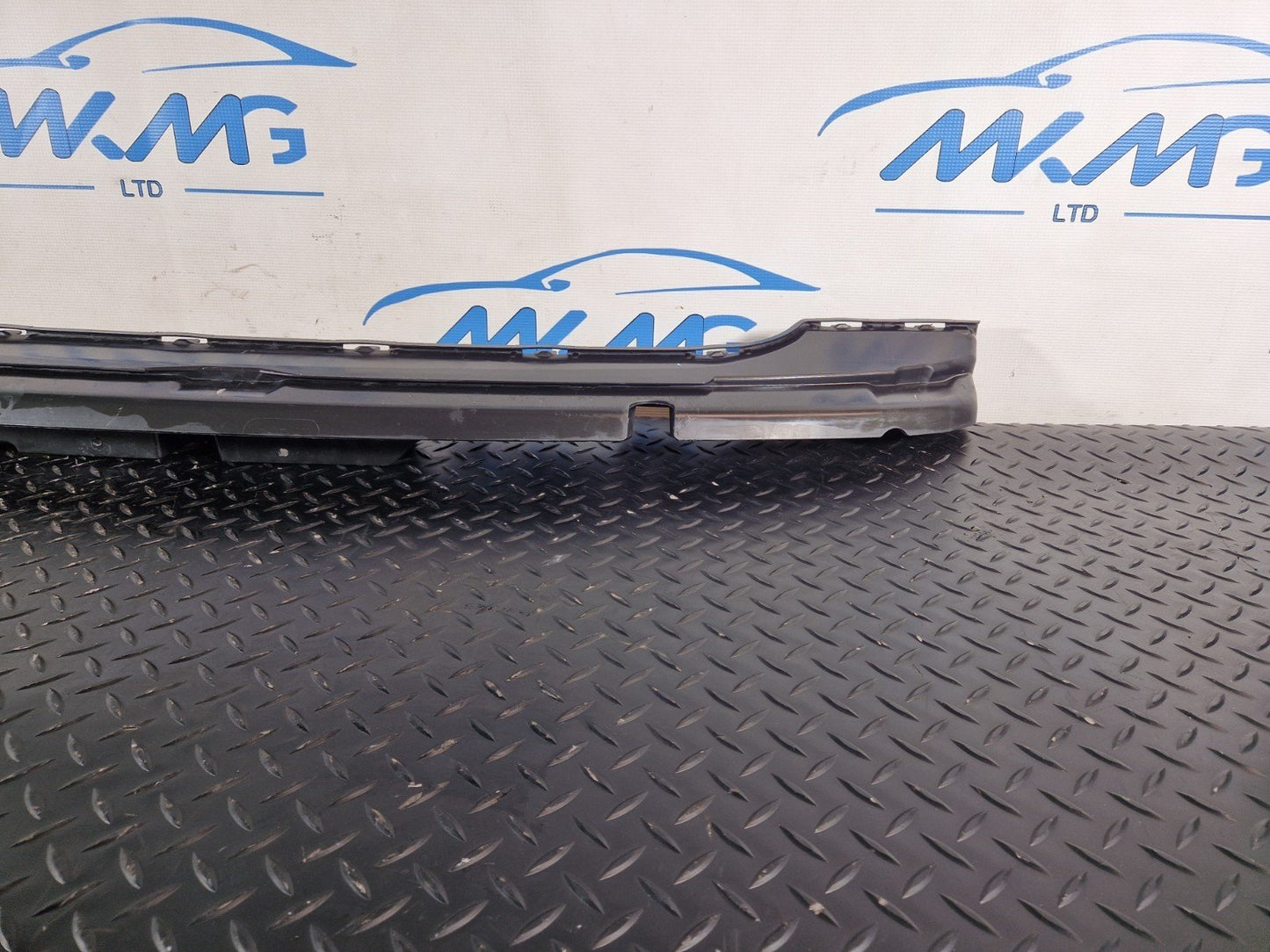 AUDI Q7 4M Rear Centre Bumper Bracket 4M0807458