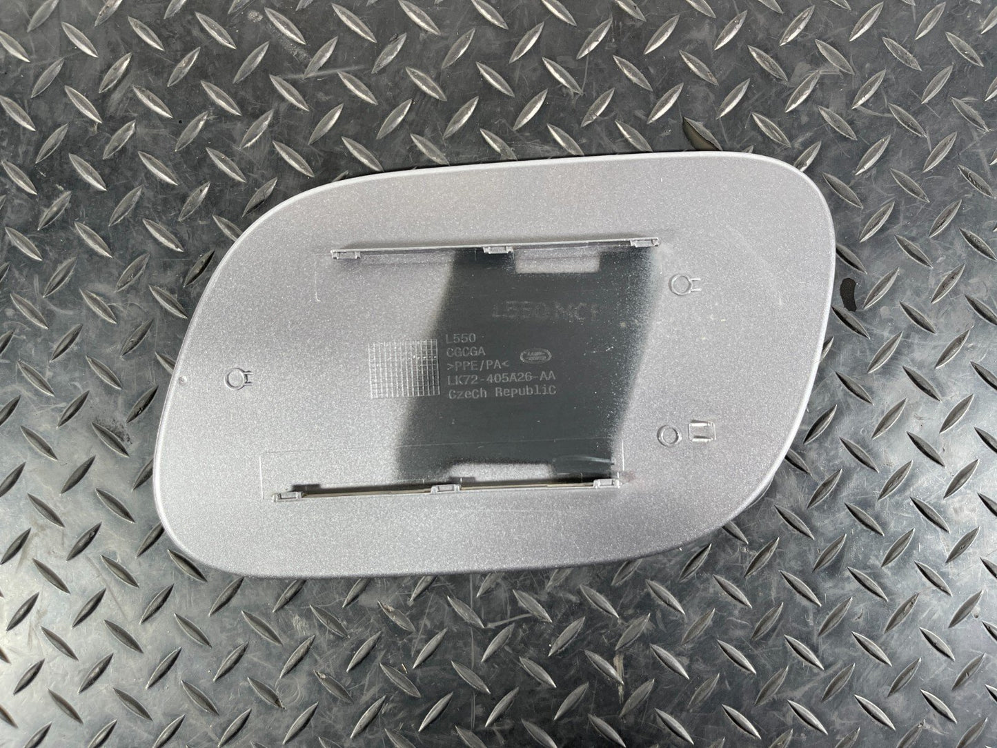 2019-ON  LAND ROVER DISCOVERY L550 FUEL FILLER FLAP COVER LK72405A26AA