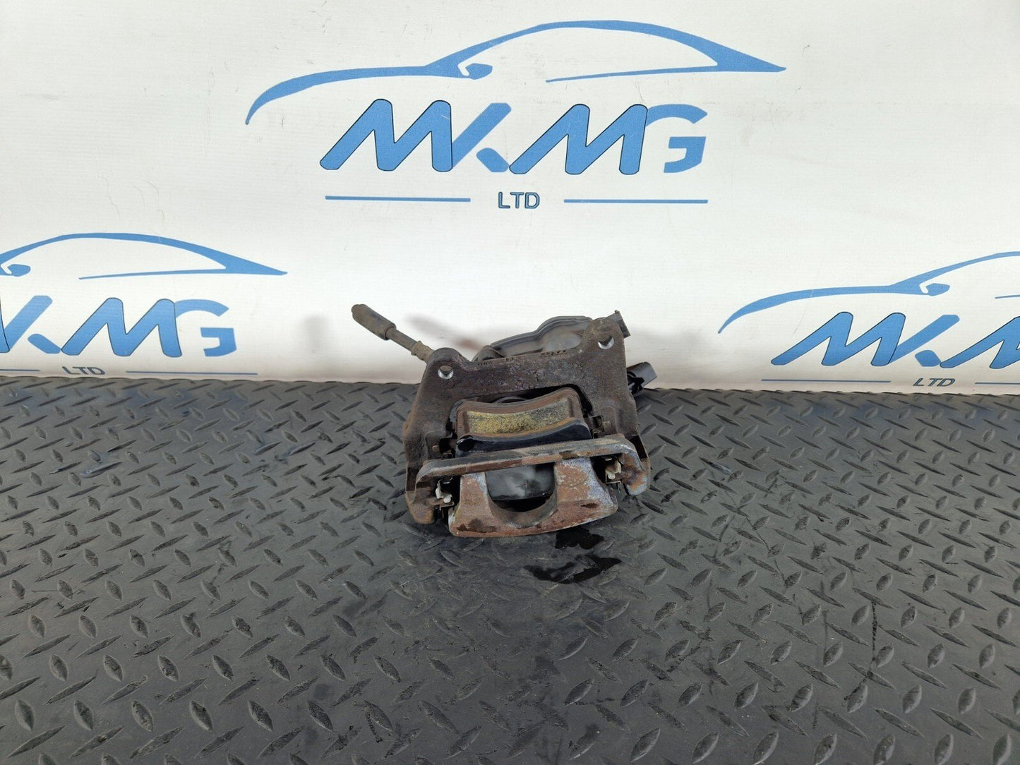 10-17 AUDI A8 4H REAR RIGHT O/S BRAKE CALIPER HOUSING & MOTOR UNIT 4H0615404