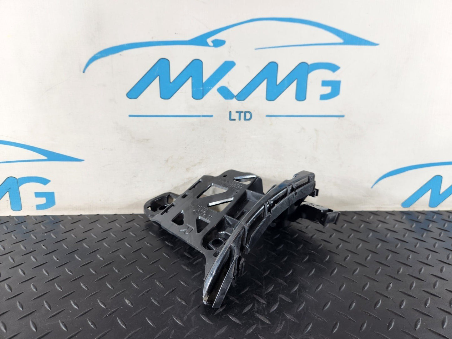 19-ON MERCEDES BENZ B CLASS W247 REAR BUMPER BRACKET MOUNT RIGHT A2478851900