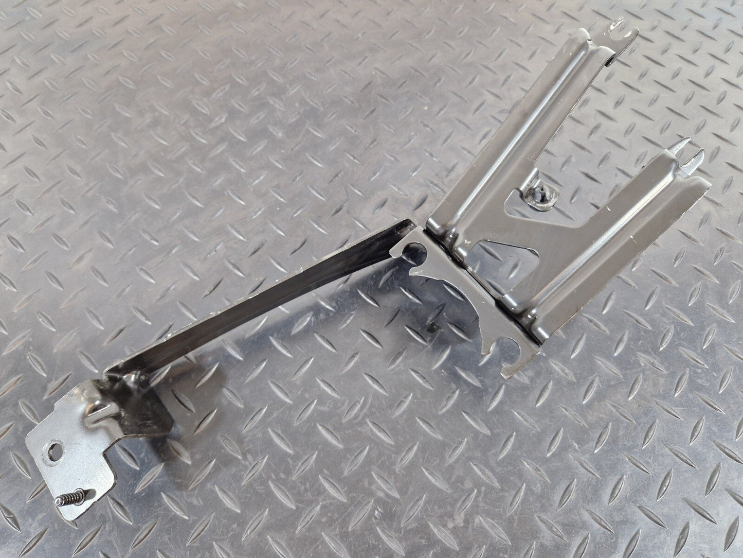 18-ON MERCEDES BENZ A CLASS W177 ABS PUMP MOUNT BRACKET SUPPORT A1774303400