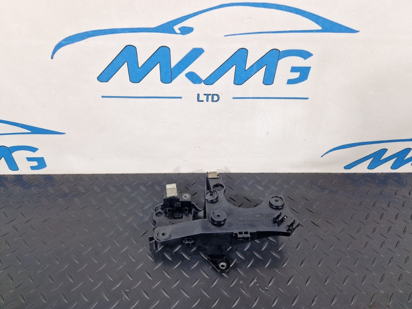 19-ON MERCEDES BENZ B CLASS W247 SUPPORT MOUNT HOLDER BRACKET A6541425400