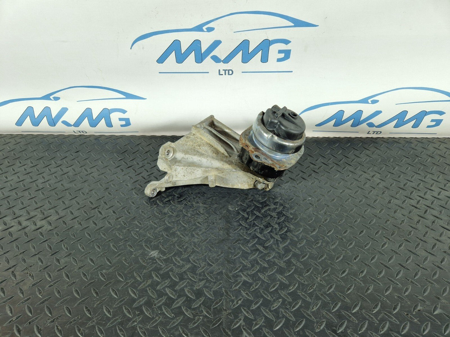 10-13 BMW X5 E70 LCI GENUINE RIGHT ENGINE SUPPORT BRACKET 6790022