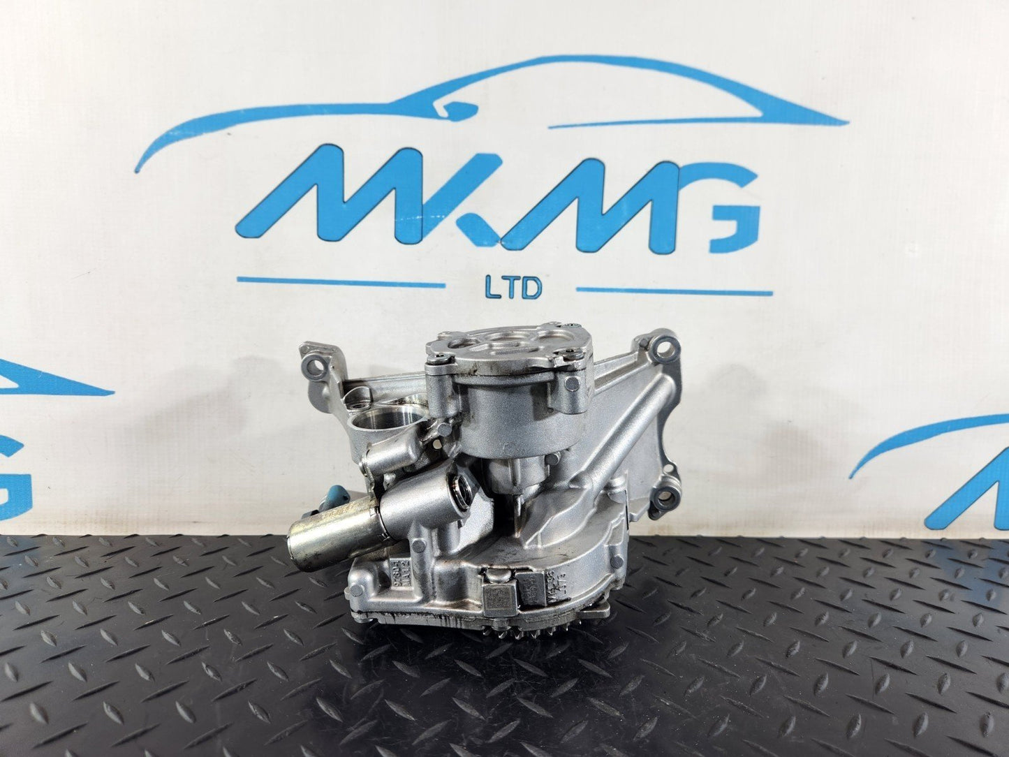 19-ON RANGE ROVER EVOQUE L551 2.0 DIESEL OIL PUMP M4D36L079