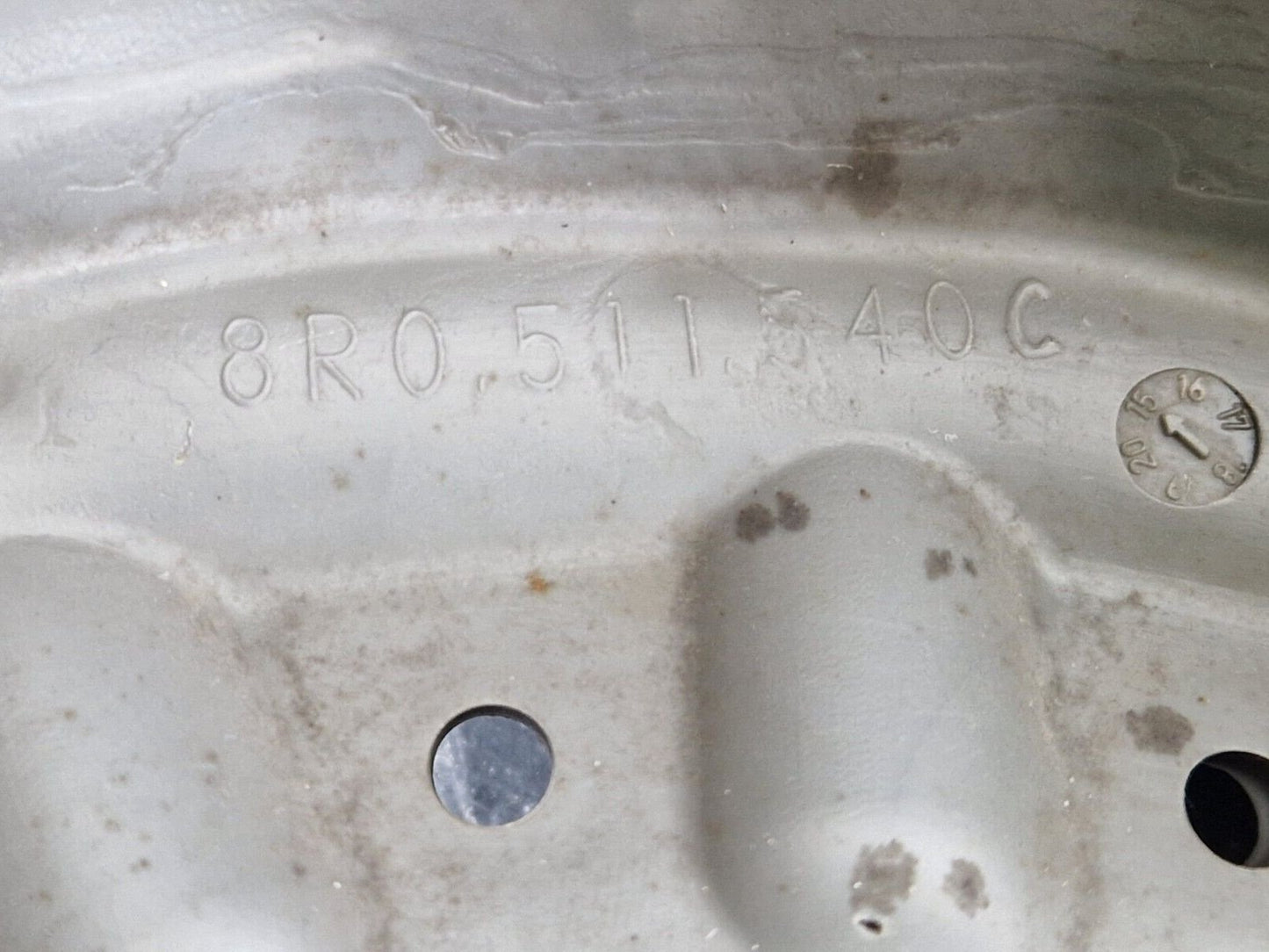 15-18 AUDI A7 4G OEM REAR RIGHT SPRING RUBBER COVER GUARD 8R0511540C