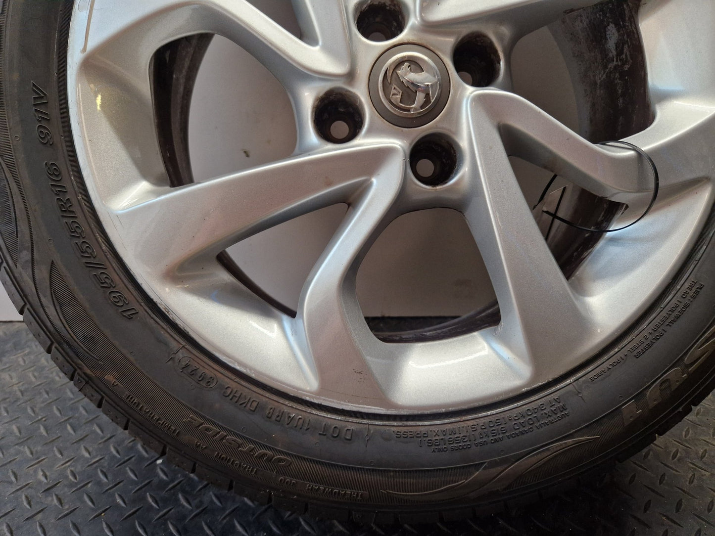 Vauxhall Corsa MK4 (E) (4500) 16" Alloy Wheel with Tyre 195/55/16 ~7mm