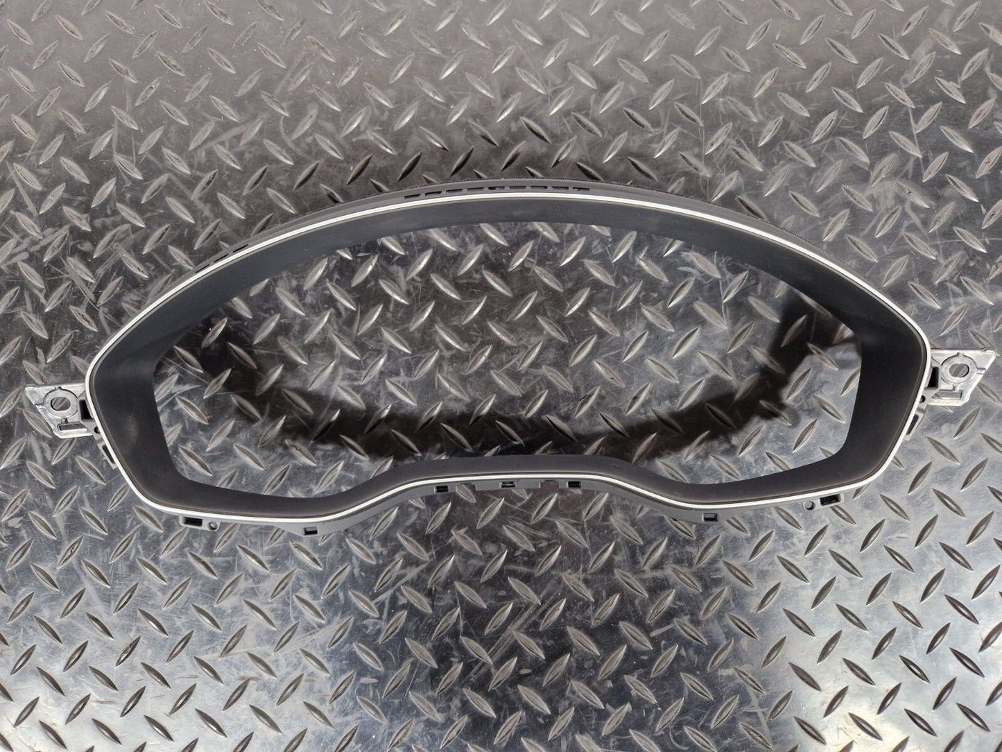 16-19 AUDI A4 B9 GENUINE SPEEDOMETER SURROUND TRIM COVER 8W0857115