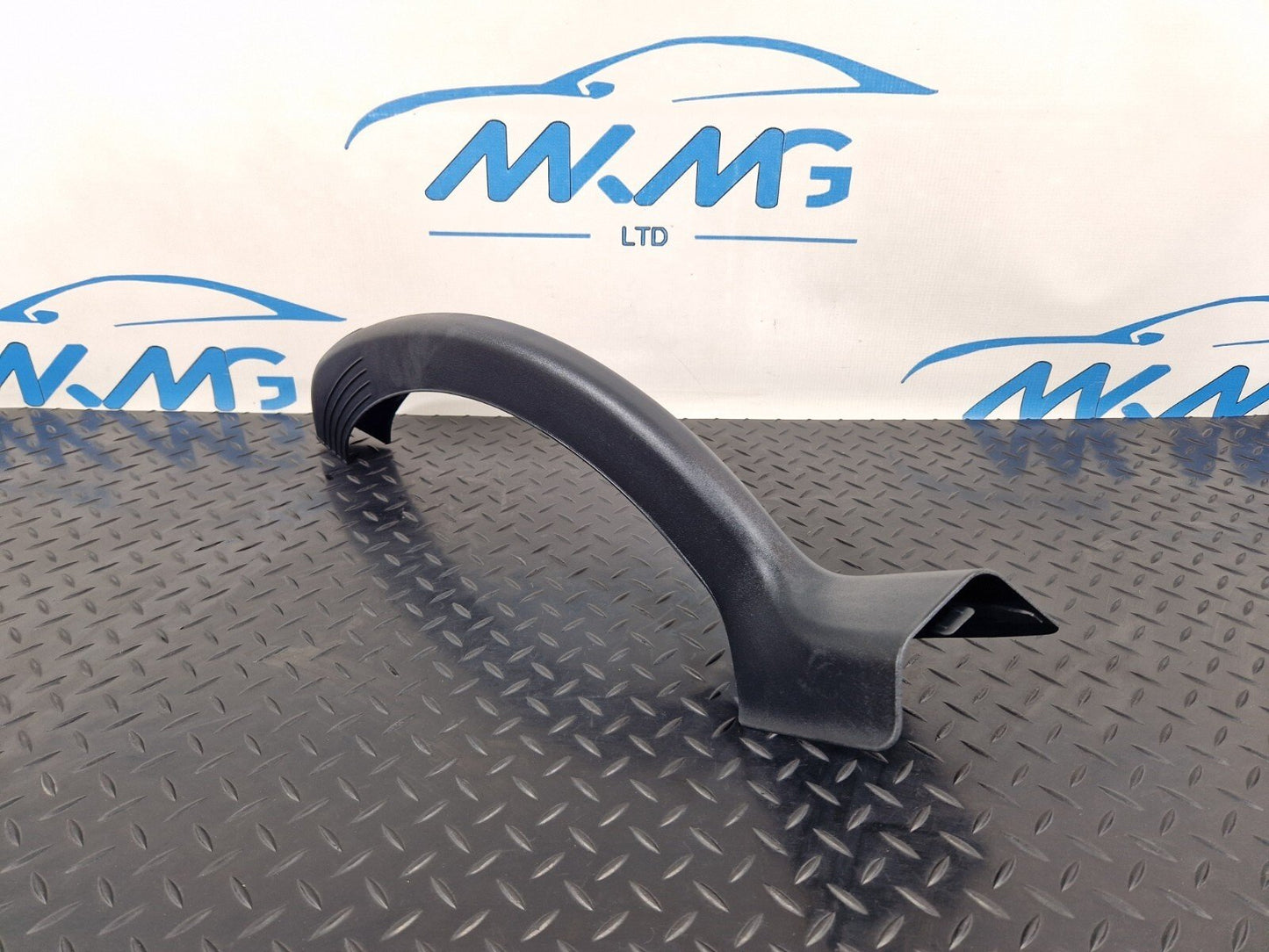 19-ON MERCEDES BENZ CLA C118 TRUNK LID HINGE COVER TRIM LEFT A1188210000