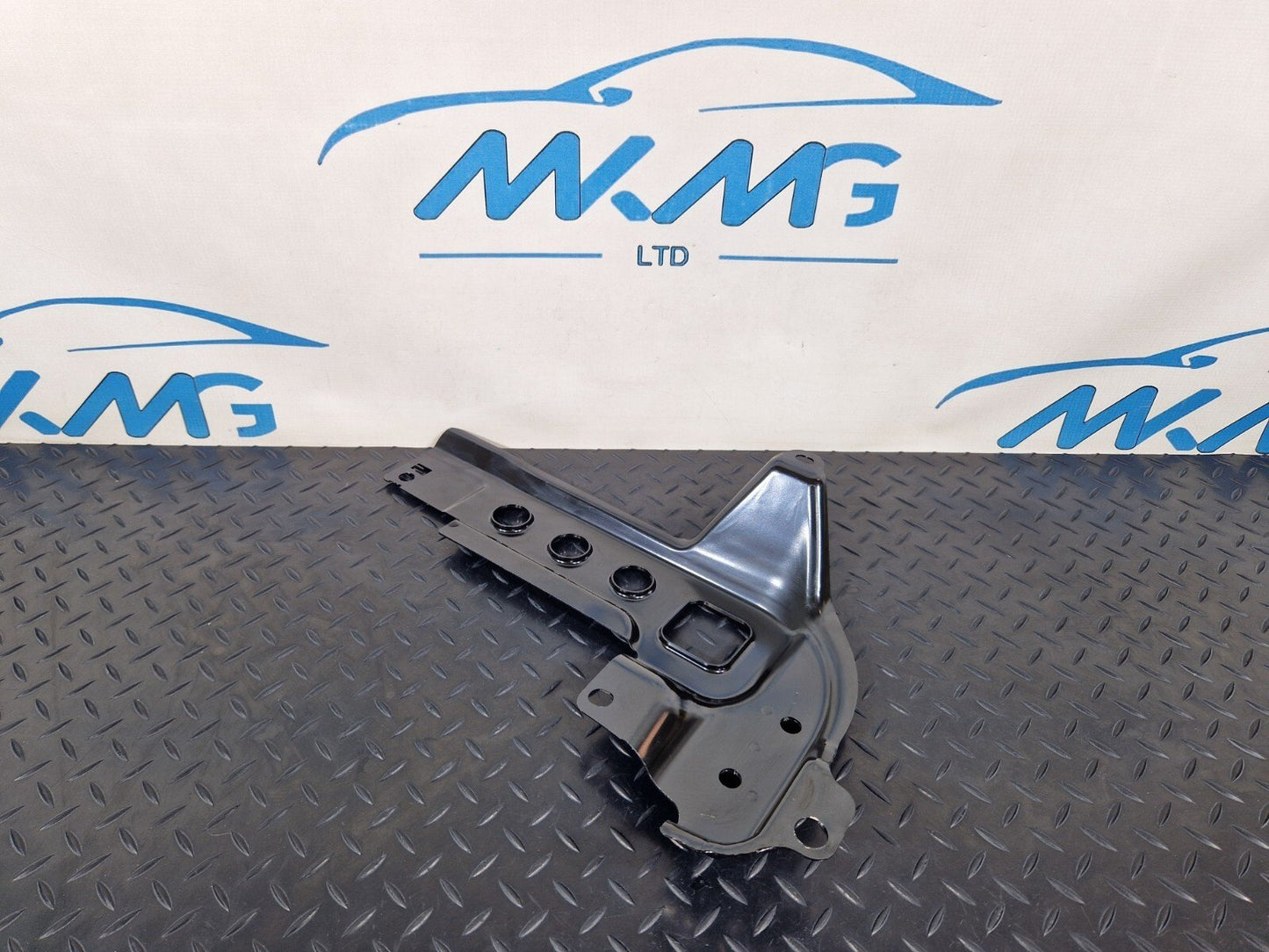 14-21 MERCEDES BENZ W205 OEM BOOT TRUNK FLOOR RIGHT SUPPORT BRACKET A2056100002