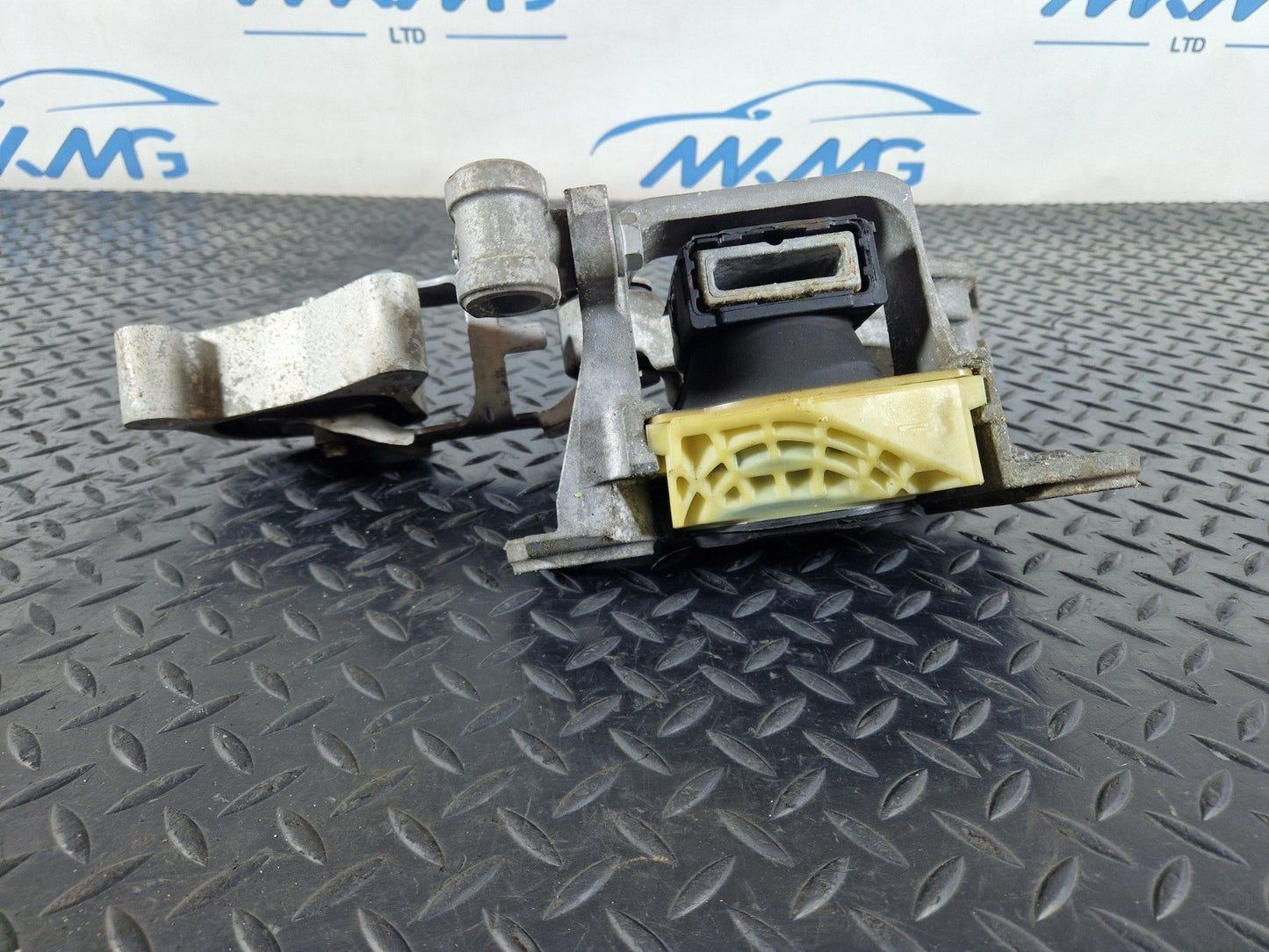 14-23 MERCEDES VITO W447 1.6 DIESEL OM622.951  ENGINE MOUNT BRACKET A4472410713