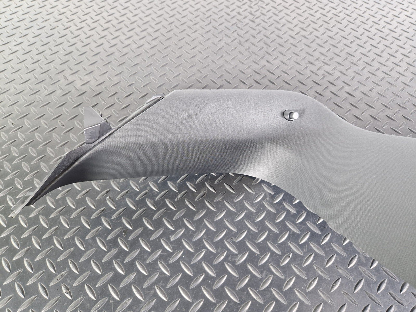 14-19 MERCEDES BENZ GLA X156 TAILGATE COVER TRIM RIGHT A1567400271 A1567402000