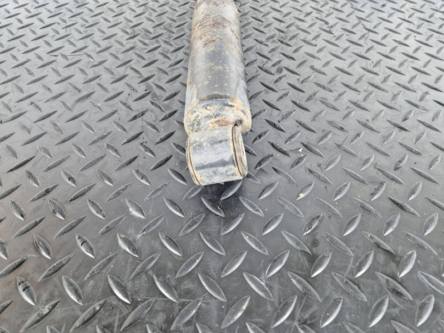 18-ON MERCEDES SPRINTER W907 REAR SHOCK ABSORBER FITS LEFT & RIGHT A9073203500