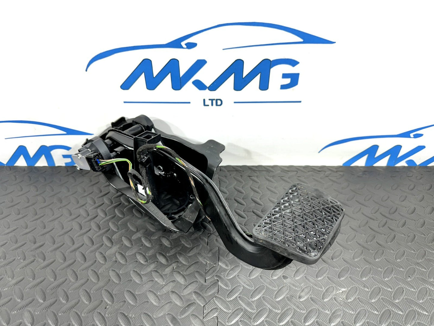 14-21 MERCEDES BENZ C300 W205 GENUINE BRAKE PEDAL ASSEMBLY A2052920308