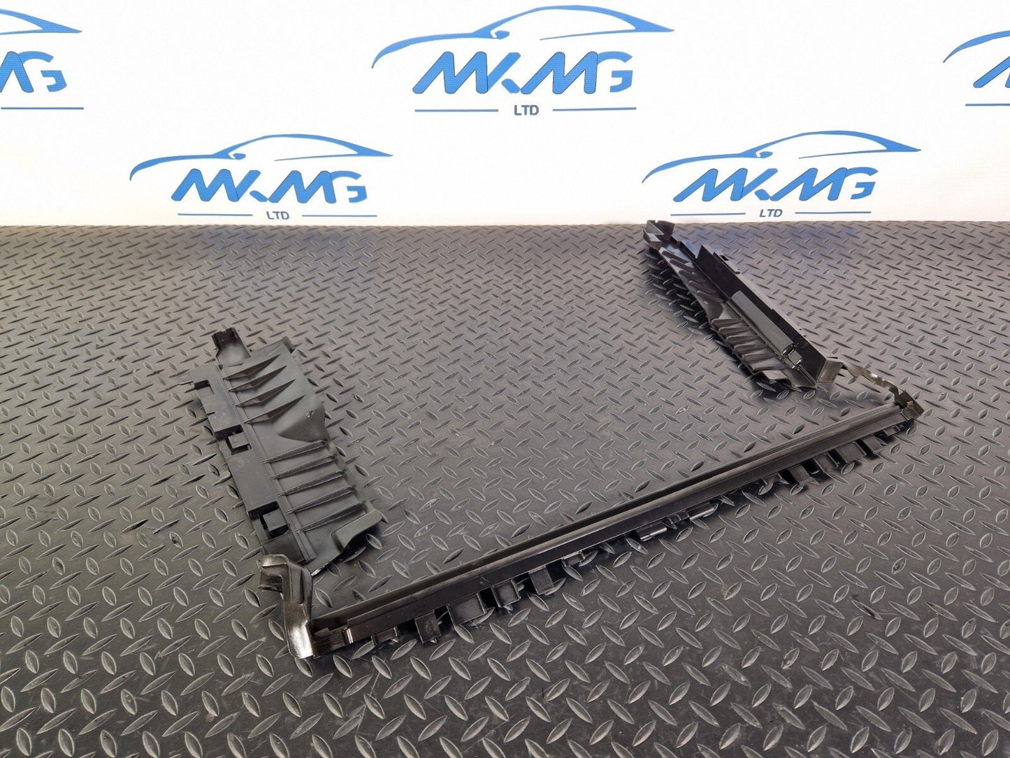 14-21 MERCEDES BENZ C200d W205 UPPER AIR DUCTING FOR RADIATOR A2055050430