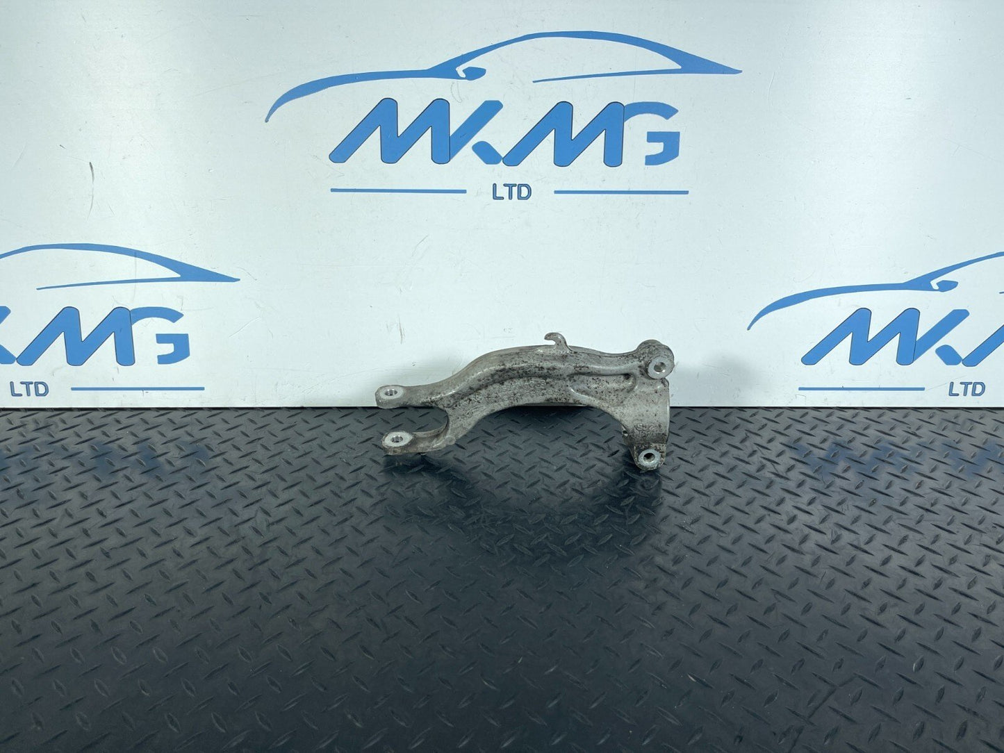 16-23 AUDI A5 F5 SPORTBACK FRONT RIGHT SIDE SUSPENSION STRUT BRACKET 8W0413038