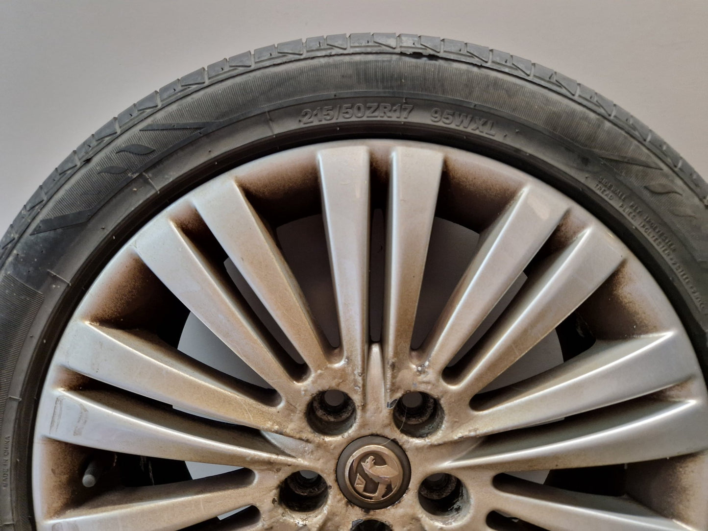 Vauxhall Astra MK6 (J) (A3400) 17" Alloy Wheel with Tyre 215/50/17 ~6mm