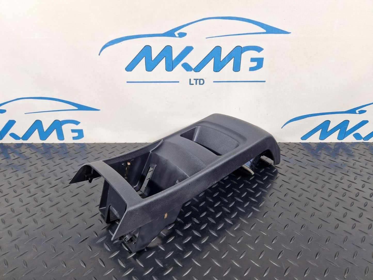 19-ON MERCEDES BENZ B CLASS W247 REAR CENTER CONSOLE TRIM & AIR VENT A2476803001