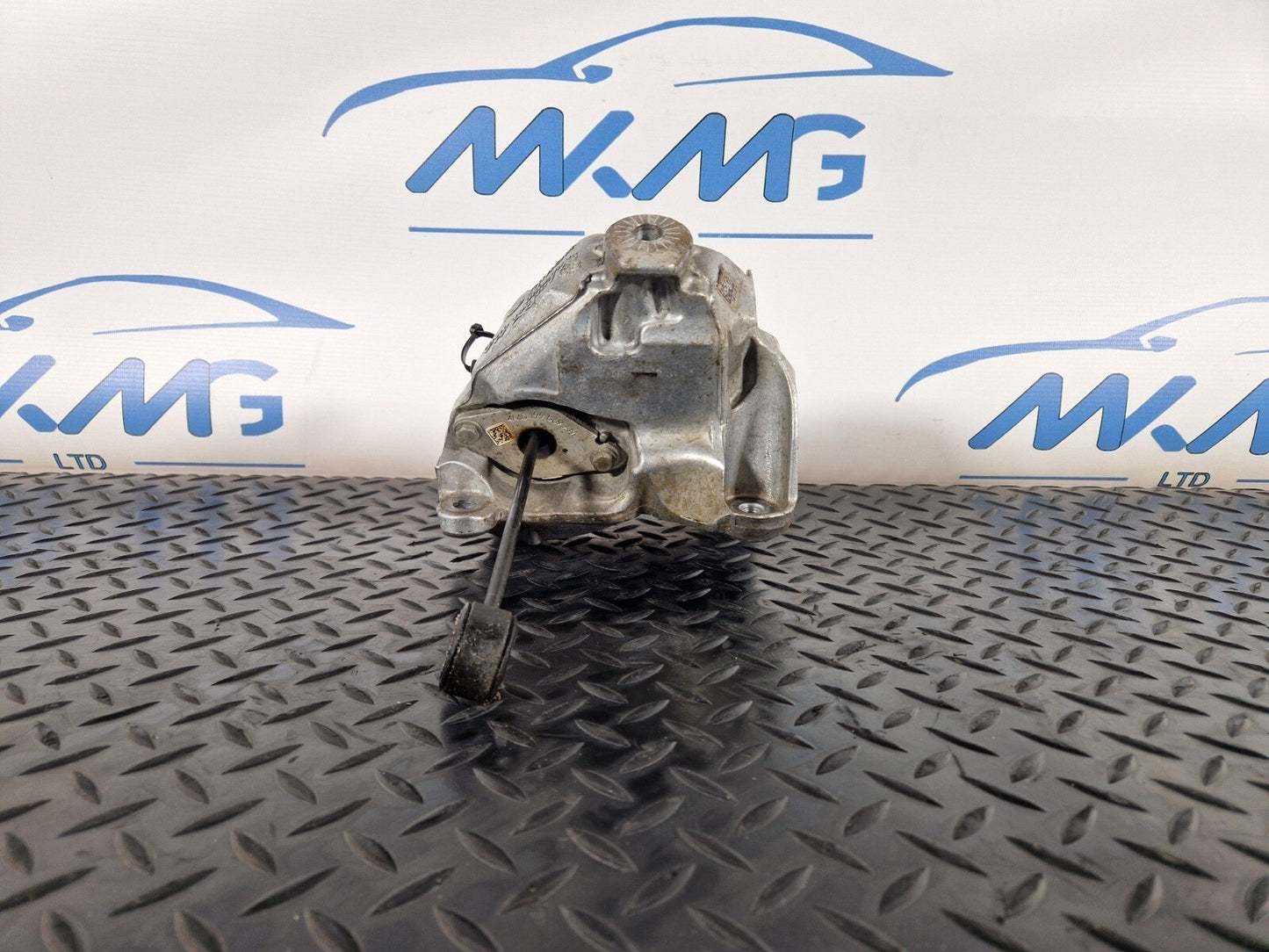 16-24 AUDI A5 F5 GENUINE LEFT N/S ENGINE MOUNT BRACKET & BEARING 4M0199307