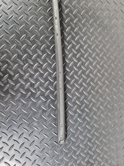 10-18 AUDI A7 4G S-LINE WINDSCREEN SIDE TRIM COVER MOULDING RIGHT 4G8854328
