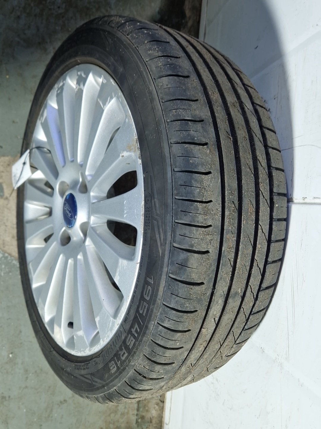2009 Ford Fiesta MK7 Alloy Wheel with Tyre 195/45/16 ~6mm 8V21-1007-HA
