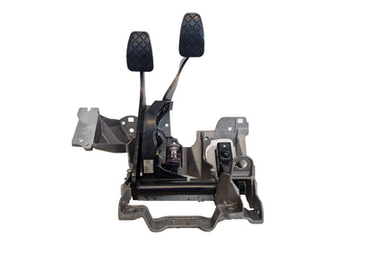 16-19 AUDI A4 B9 GENUINE BRAKE & CLUTCH PEDAL BOX ASSEMBLY 8W2721117 8W2721316