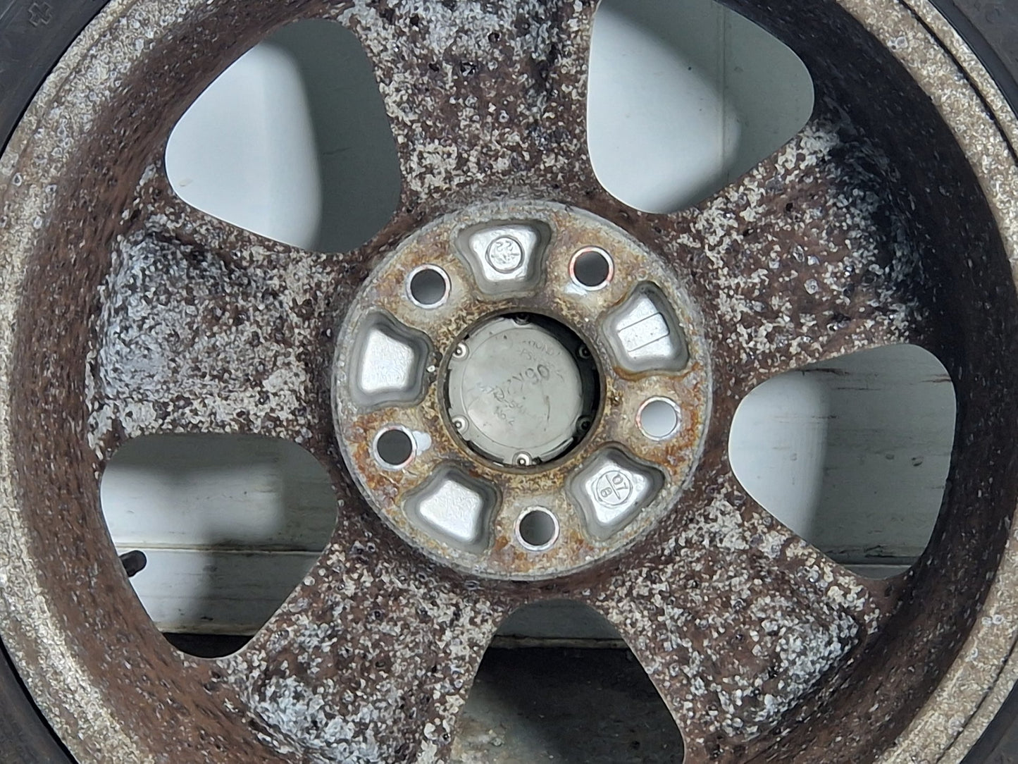 Honda FR-V MK1 16" Alloy Wheel with Tyre 7mm 205/55/16