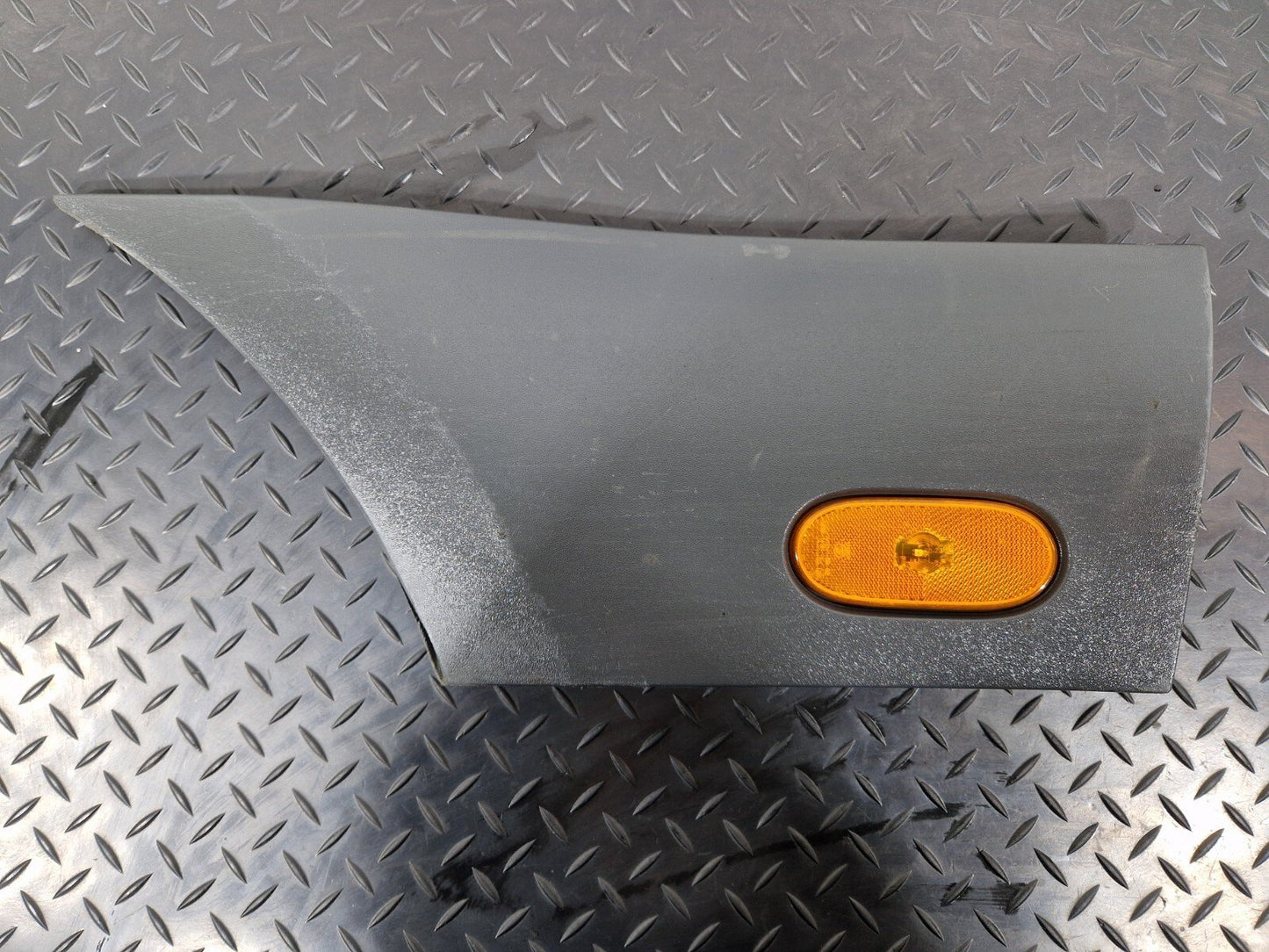 18-ON MERCEDES BENZ SPRINTER W907 W910 REAR LEFT BODY SIDE TRIM A9106909900
