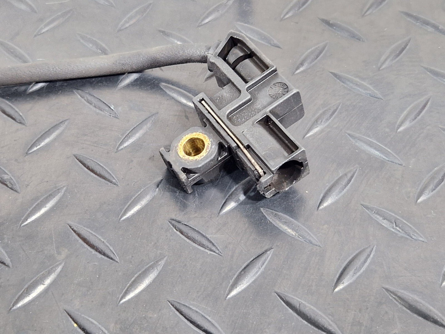 MERCEDES C220 W205 REAR RIGHT O/S PARKING BRAKE & BRAKE WEAR SENSOR INDICATOR