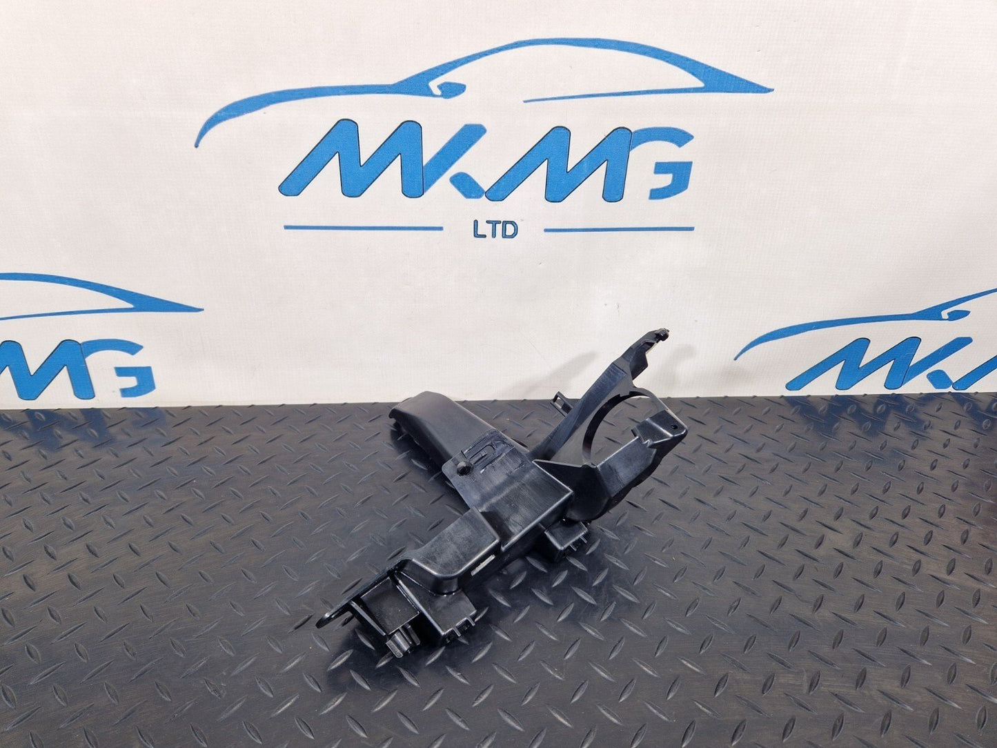 16-23 AUDI A5 F5 SPORTBACK S-LINE LEFT D-PILLAR TRIM BRACKET 8W8867729A