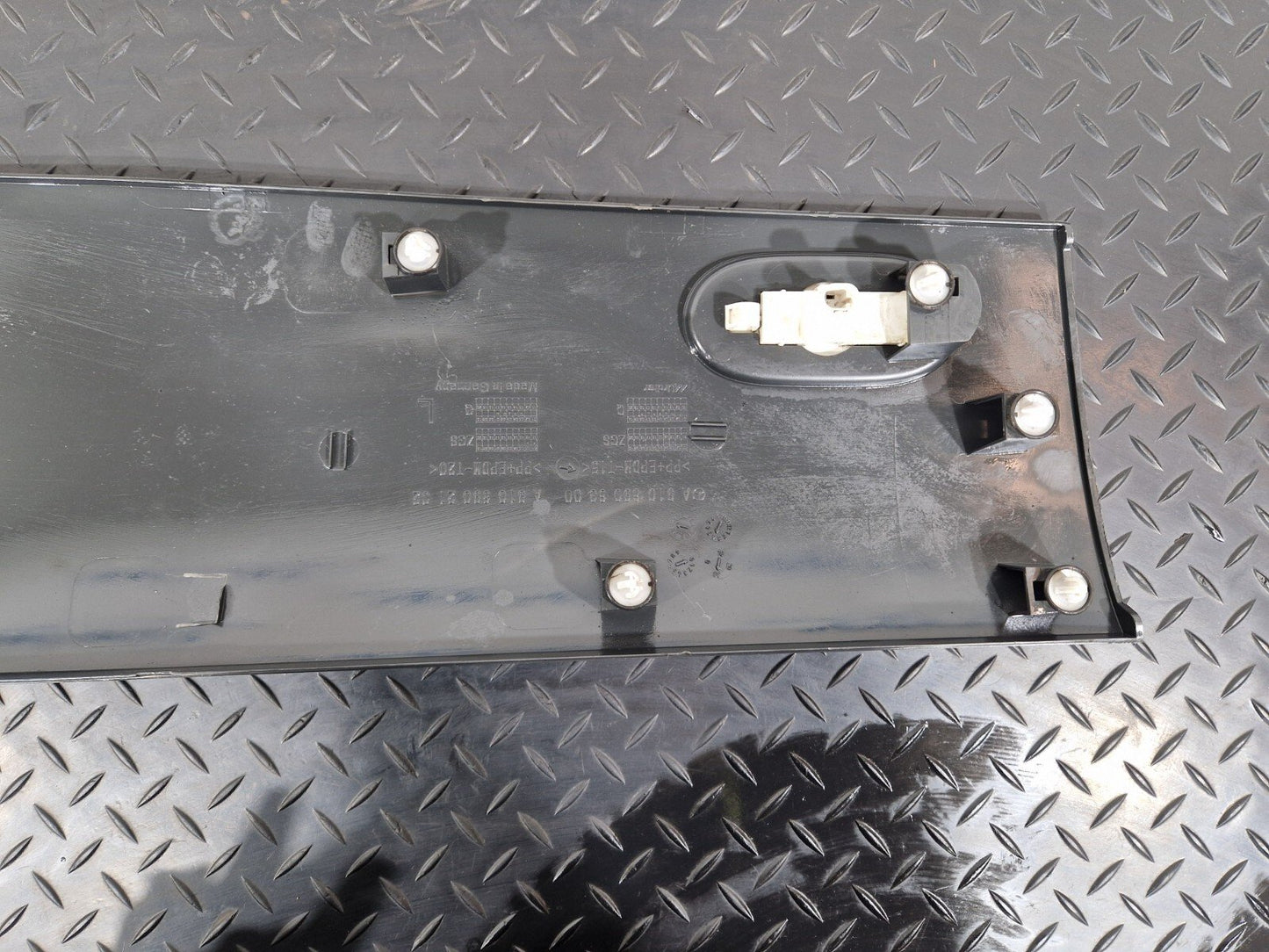 2018-ON MERCEDES BENZ SPRINTER W907 2.2 CDI LEFT PROTECTIVE STRIP A9106906300