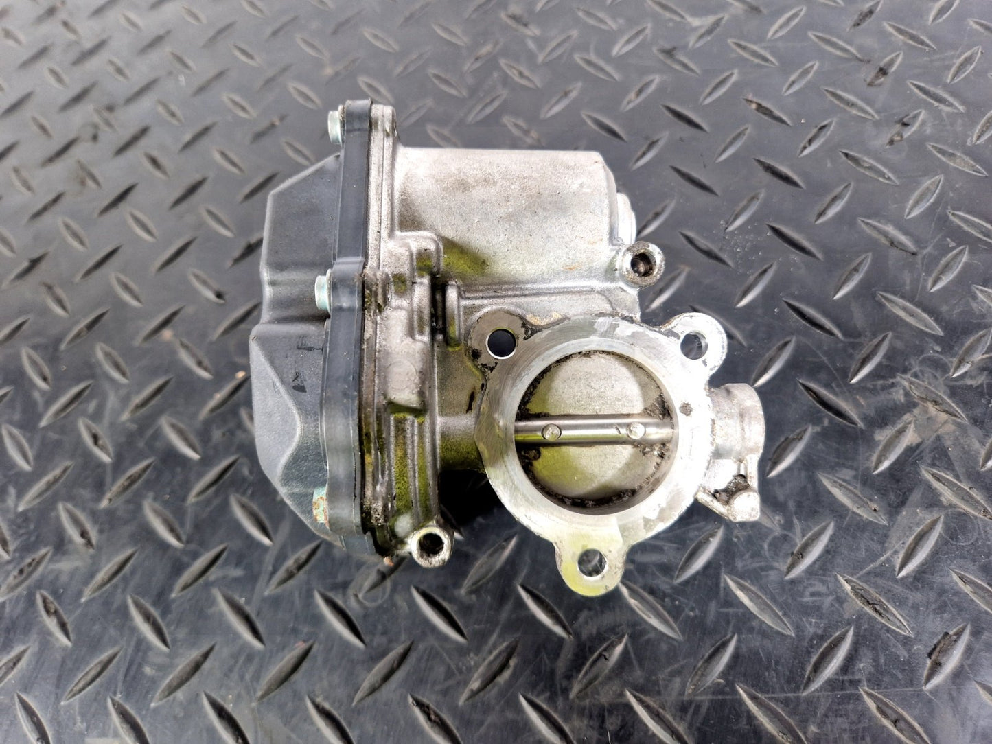 16-19 AUDI A4 A5 B9 F5 2.0TDI DEU GENUINE EGR VALVE 04L131501B