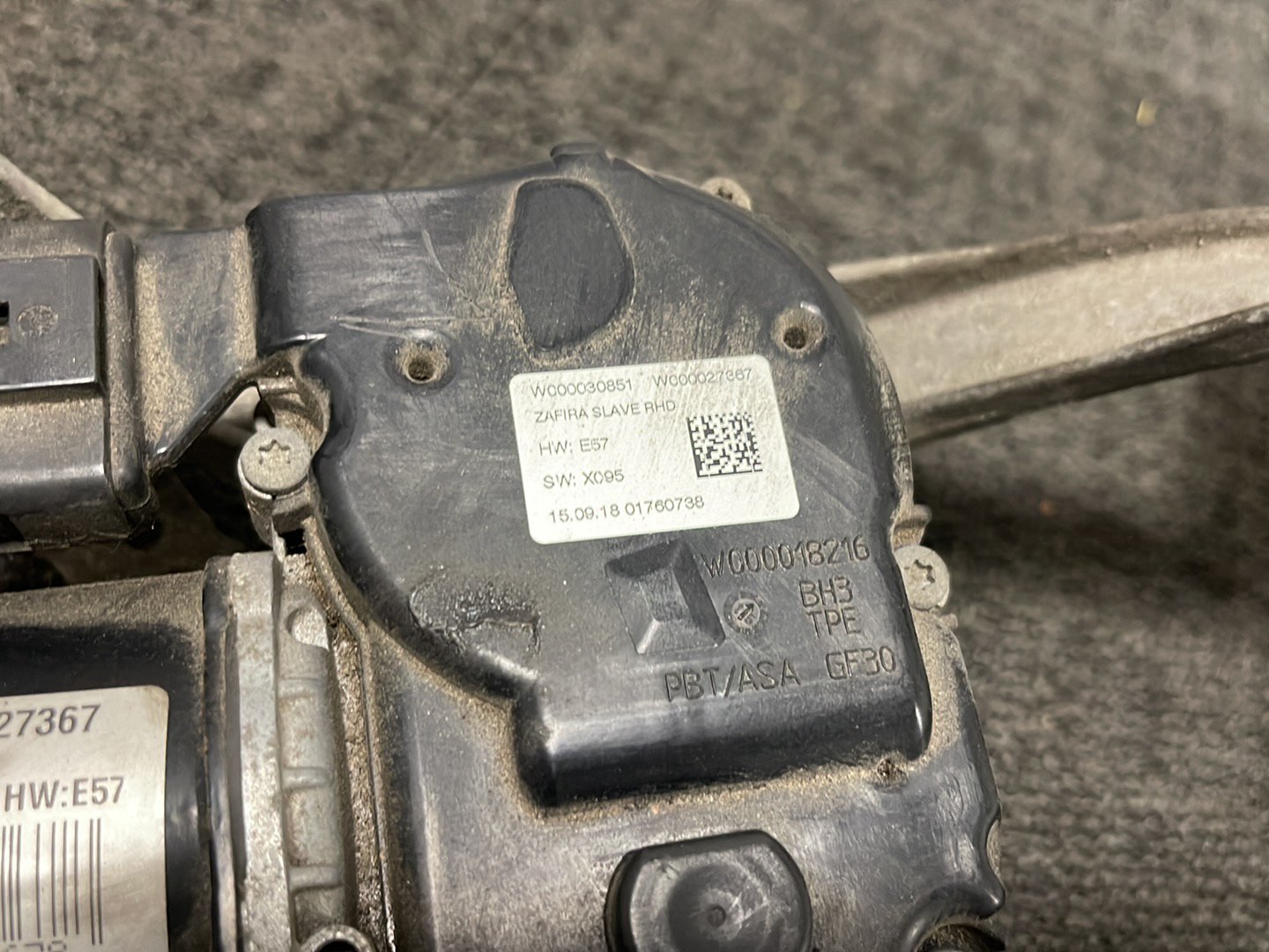 Vauxhall Zafira MK3 (C) (A3470) MPV Genuine Front Left &amp; Right Wiper Motor