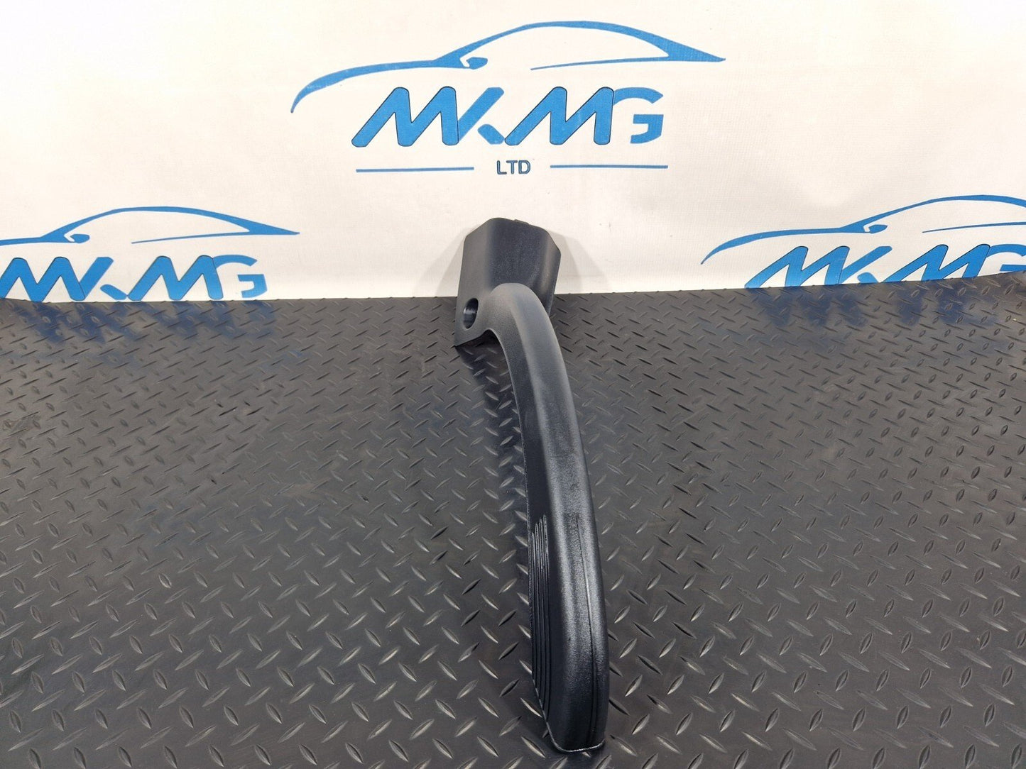 19-ON MERCEDES BENZ CLA C118 TRUNK LID HINGE COVER TRIM LEFT A1188210000