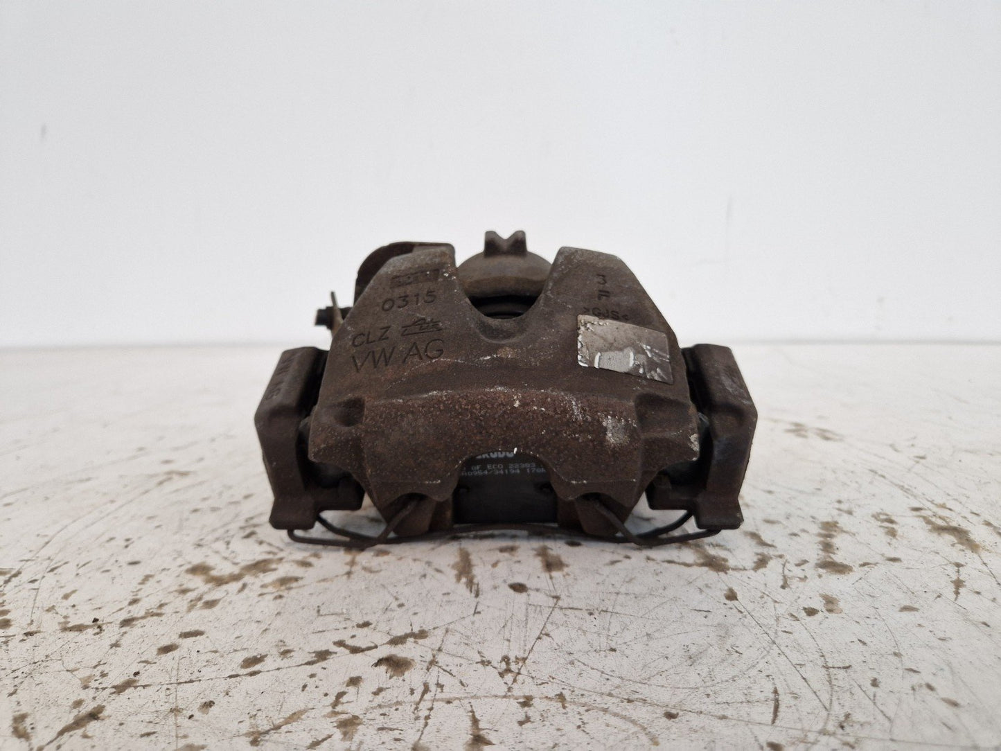 16-19 AUDI A4 B9 GENUINE FRONT LEFT PASSENGER SIDE BRAKE CALIPER 8W05BQ