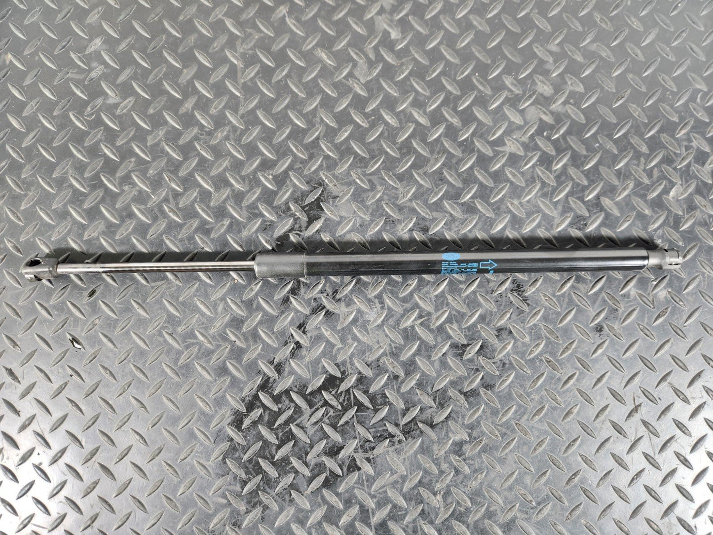 19-ON RANGE ROVER EVOQUE L551 GENUINE REAR TAILGATE STRUT K8D2-406A10-AB