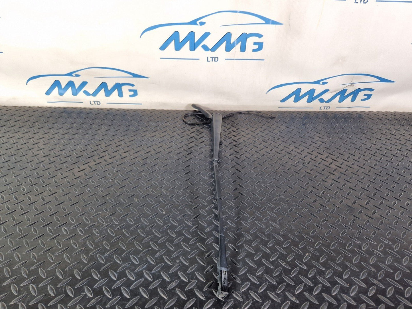 18-ON MERCEDES BENZ SPRINTER W907 WIPER ARM LEFT SIDE N/S A9108203500