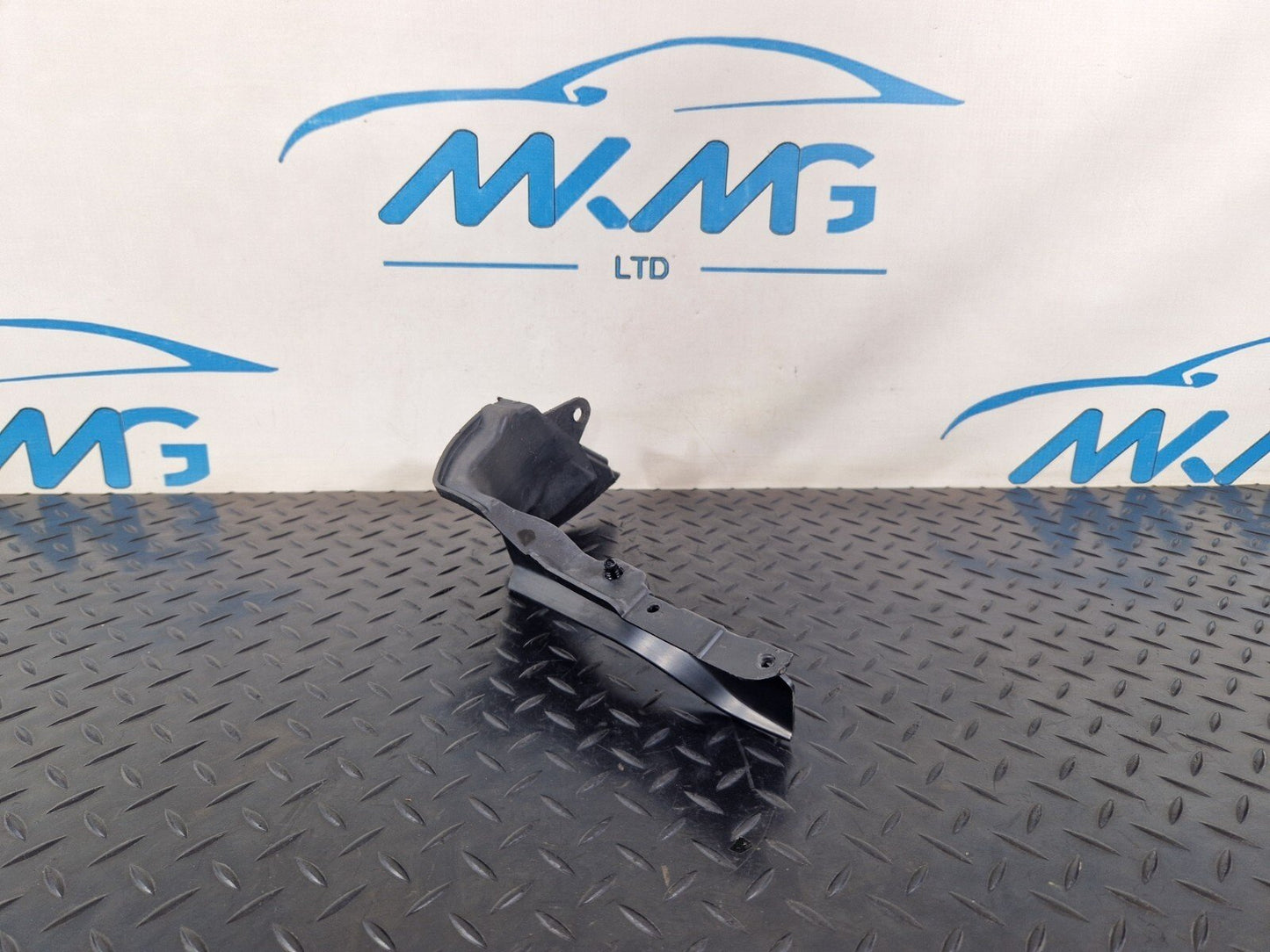 14-21 MERCEDES BENZ C300h W205 FRONT BUMPER MOUNTING BRACKET RIGHT A2058853965